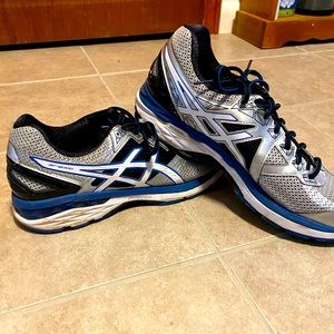 Men’s running sneakers